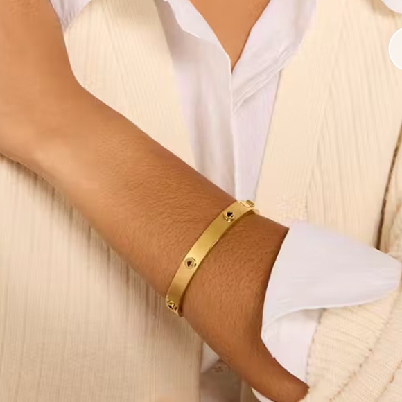 Kate Spade Spot The Spade Studded Hinged Bangle Gold NWT - Picture 2 of 6